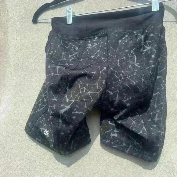 Lululemon Pedal Pace Coal Black Print Bikers Short Star Crushed - Picture 5 of 5